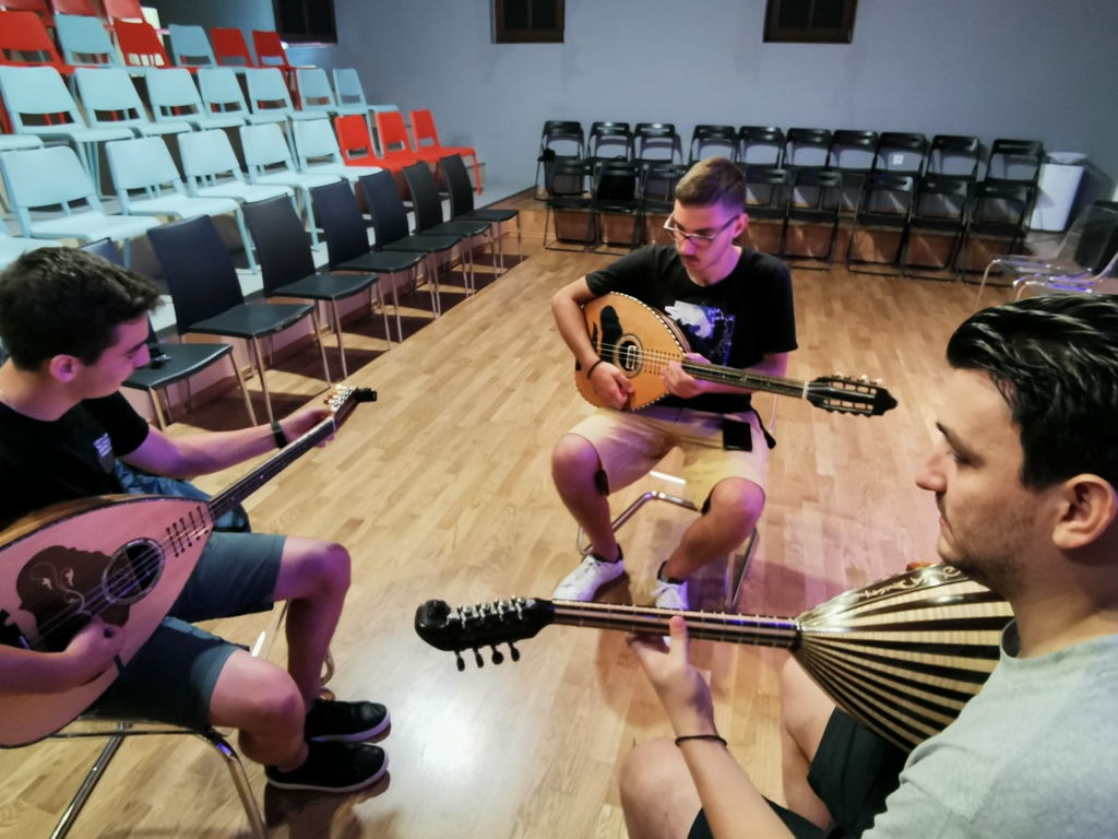 Το Μουσείο Τσιτσάνη αγκαλιάζει και προωθεί την παραδοσιακή μουσική