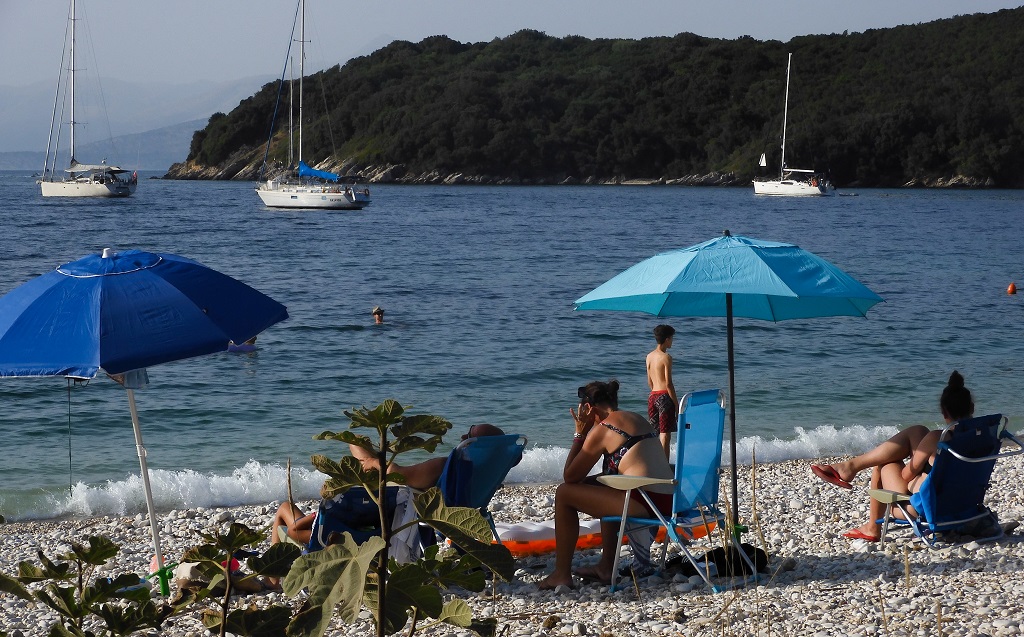Πνιγμοί: Το 60% των Ελλήνων δεν ξέρει να κολυμπάει – 12 κανόνες προστασίας