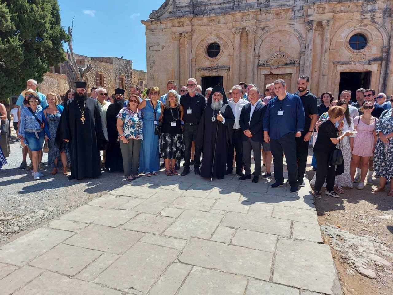 Θερμό καλωσόρισμα των ομογενών της Αμερικής στη Μονή Αρκαδίου