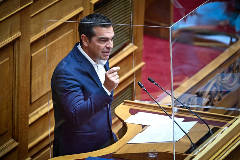 A. Tσίπρας – Βουλή: «Η κοινωνία δεν σάς αντέχει άλλο, δώστε δημοκρατική διέξοδο»