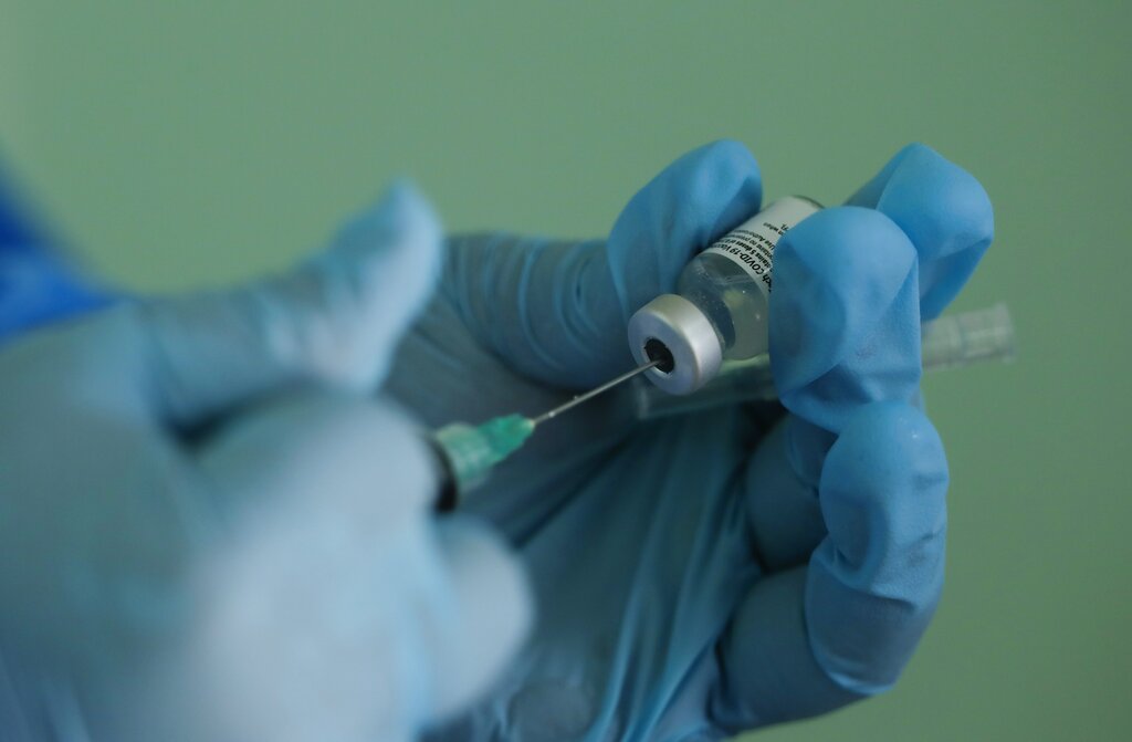 EMA: Εμβολιαστείτε με όποια ενισχυτική δόση εμβολίου βρείτε