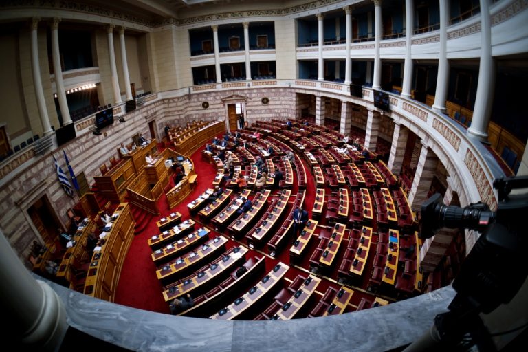 Υπόθεση υποκλοπών: Εισαγγελική παρέμβαση – Στα ύψη το πολιτικό θερμόμετρο