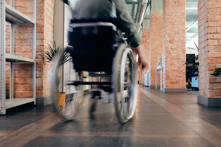 Ευρωπαϊκό Κοινοβούλιο: Η ΕΕ προχωρά στη δημιουργία κέντρου AccessibleEU για τα άτομα με αναπηρία
