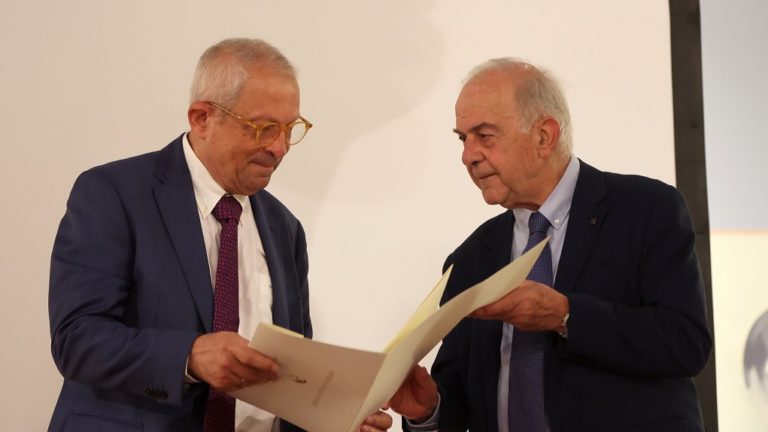 Ηράκλειο: Απονεμήθηκε το βραβείο «Νίκος Καζαντζάκης» στον Ιωσήφ Σηφάκη