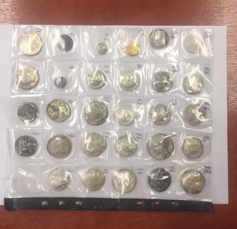 Ιωάννινα: Κατασχέθηκαν 29 νομίσματα της ελληνιστικής εποχής
