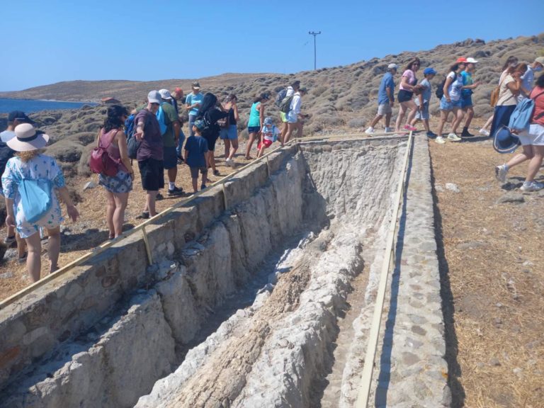 Λέσβος – Μοναδική εμπειρία: Σκάφος με γυάλινο πυθμένα στο Θαλάσσιο Πάρκο Απολιθωμένου Δάσους Νησιώπης