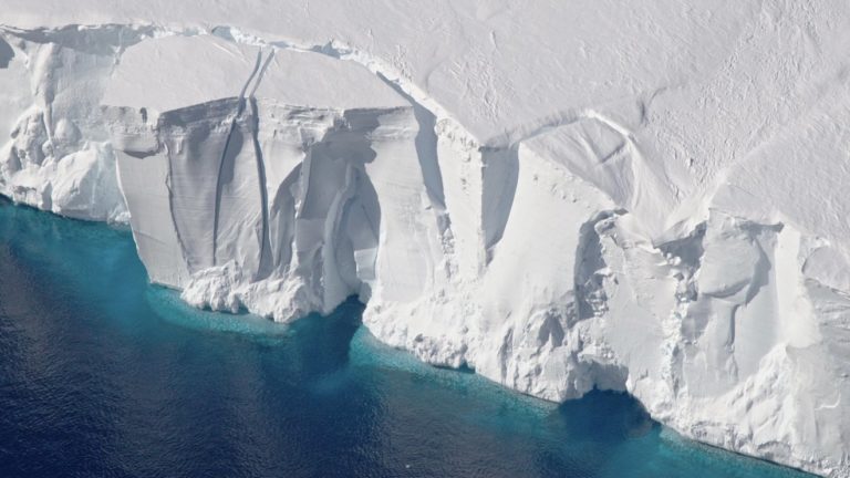 Ανταρκτική: Νέα έρευνα της ΝASA για τις αποκολλήσεις πάγου περιγράφει με λεπτομέρεια πώς αλλάζει η ήπειρος