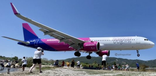 «Ίσως η χαμηλότερη προσγείωση που έχει καταγραφεί ποτέ» – Αποκλειστικά στο ertnews.gr ο plane spotter που τράβηξε το βίντεο