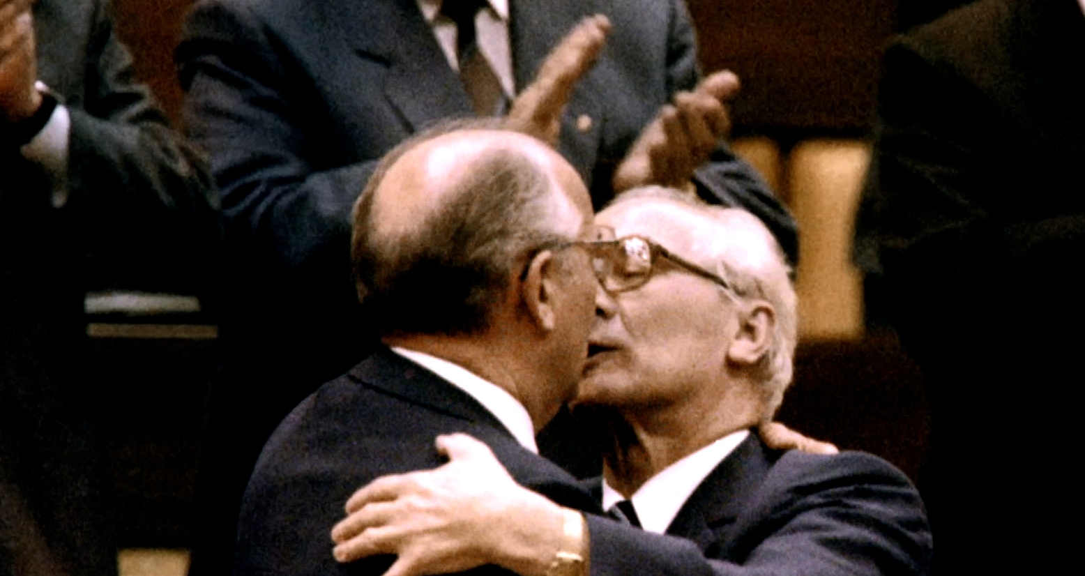 Μιχαήλ Γκορμπατσόφ: Το σοσιαλιστικό φιλί και oι διαφημίσεις που άφησαν ιστορία