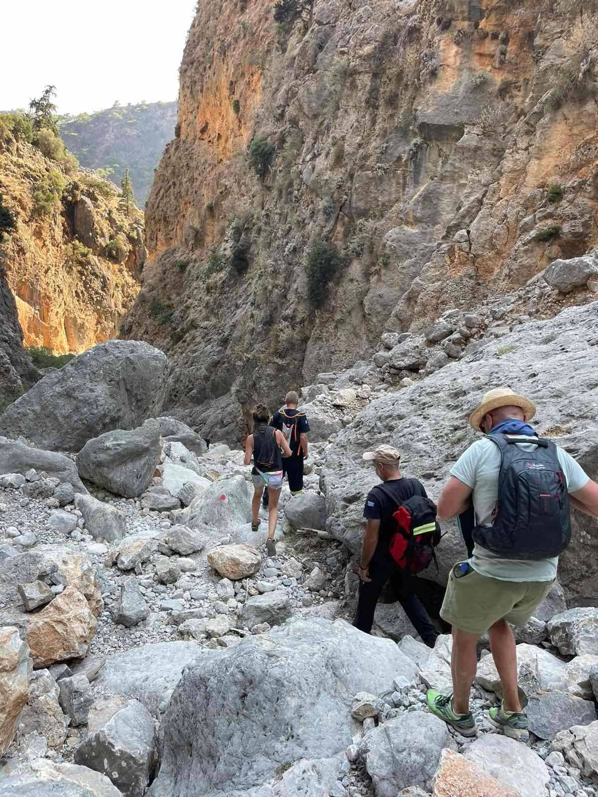 Σφακιά: Επιχείρηση διάσωσης Ολλανδών τουριστών στο φαράγγι της Αράδαινας