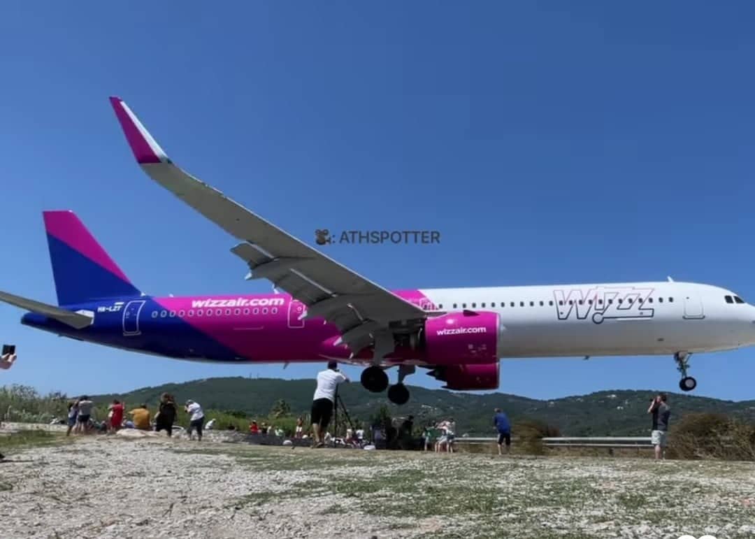 «Ίσως η χαμηλότερη προσγείωση που έχει καταγραφεί» – Αποκλειστικά στο ertnews.gr plane spotter (video)