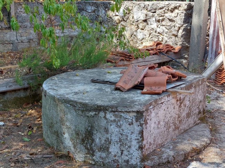 Βίντεο: Επιχείρηση διάσωσης γιαγιάς και εγγονής που έπεσαν σε πηγάδι στην Κέρκυρα