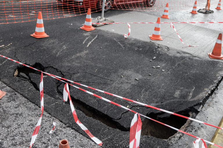 Κερατσίνι: Καθίζηση οδοστρώματος στην οδό Τριπόλεως