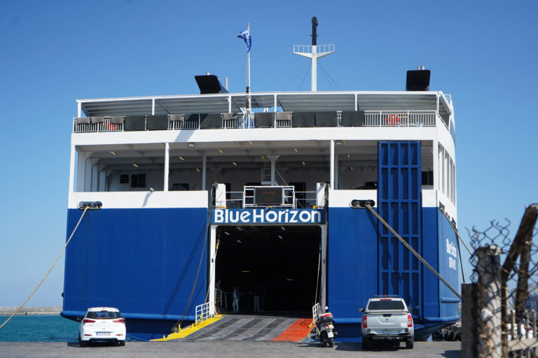 Βλάβη στο «Blue Horizon»: Στο λιμάνι του Πειραιά με 6 ώρες καθυστέρηση