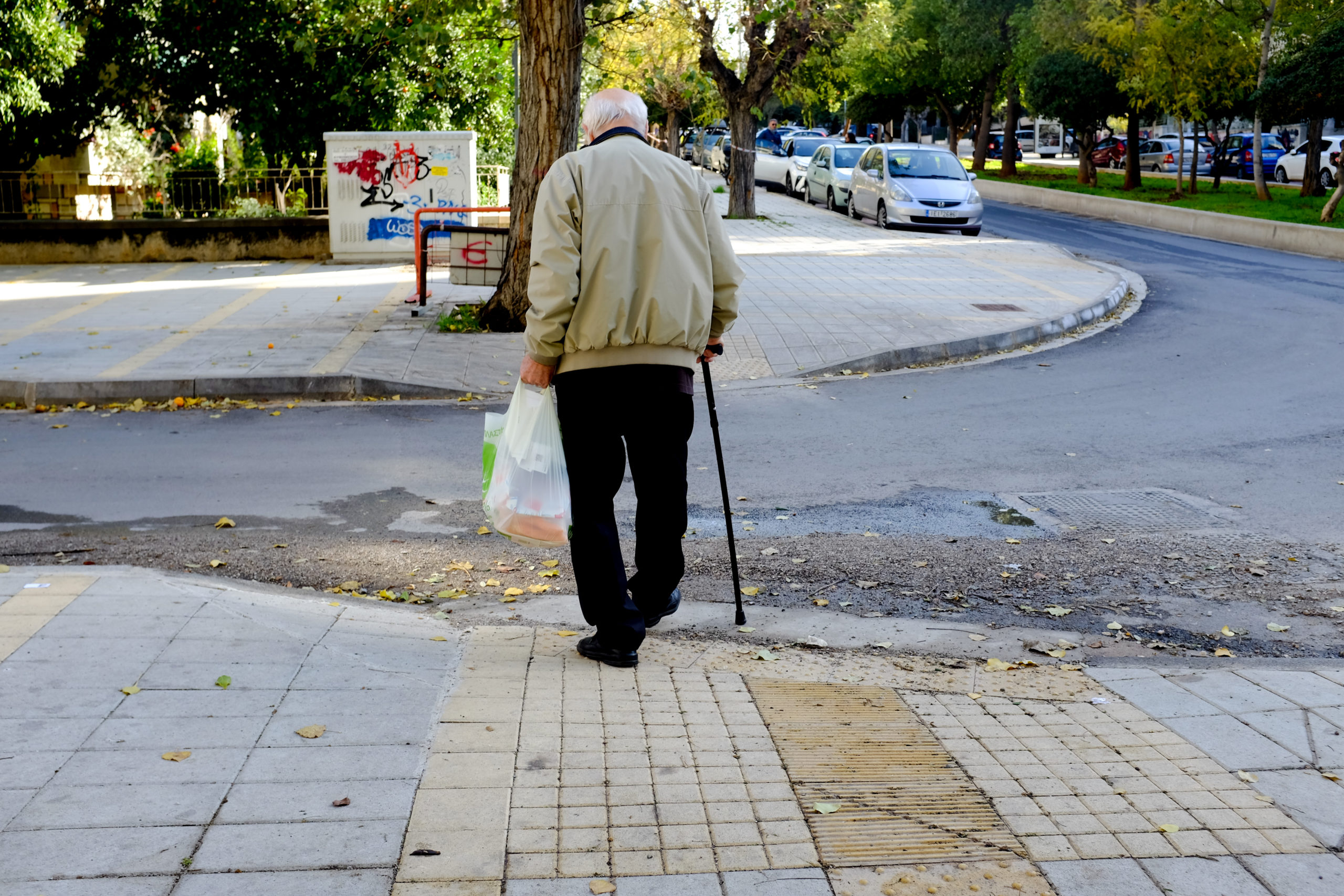 Τρίκαλα: Διάσωση του ηλικιωμένου που βρέθηκε κρεμασμένος από κλαδί σε γκρεμό (video)