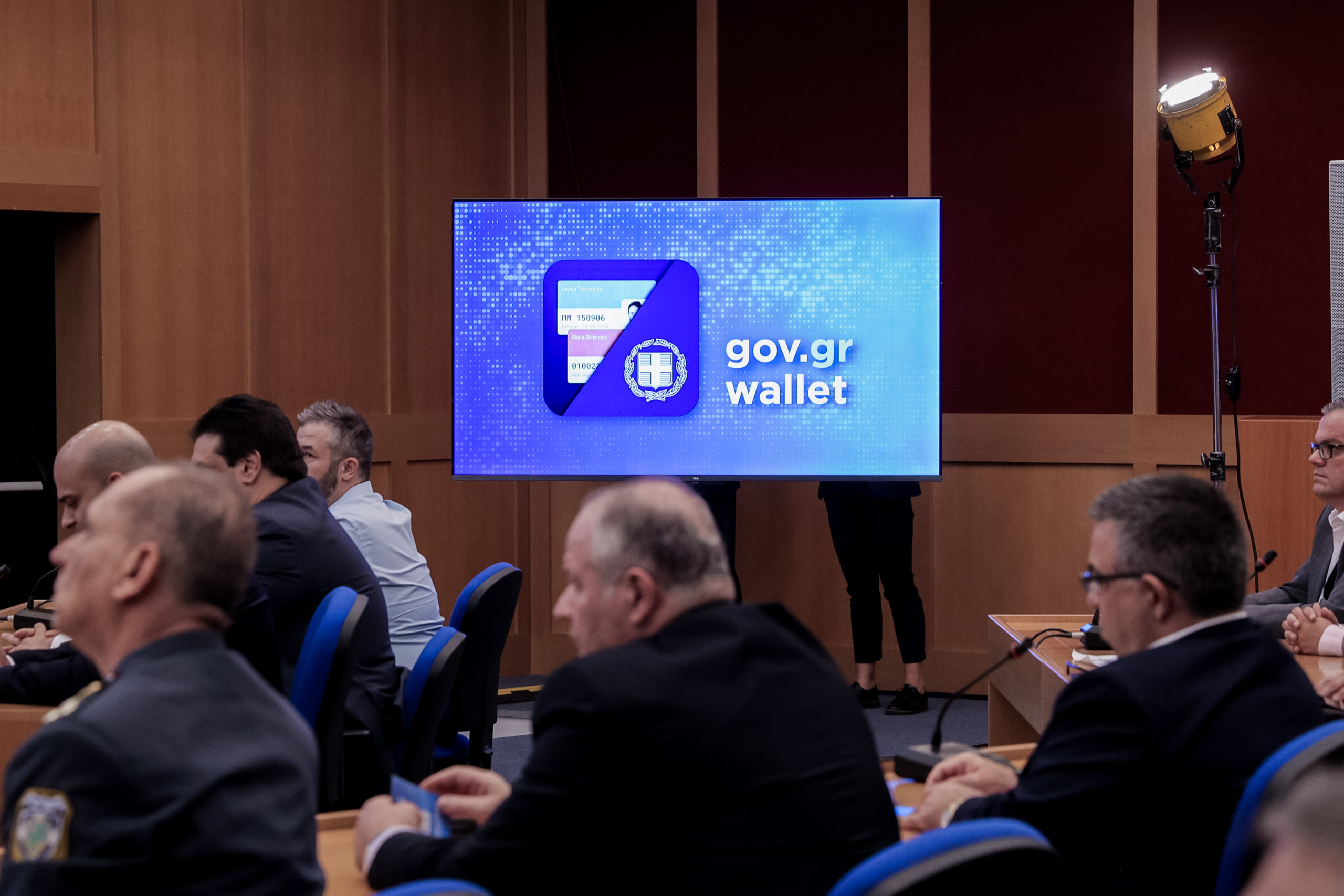 Gov.gr Wallet: Άνοιξε η πλατφόρμα για ΑΦΜ που λήγουν σε 6 ― Η διαδικασία βήμα – βήμα για ψηφιακή ταυτότητα και δίπλωμα