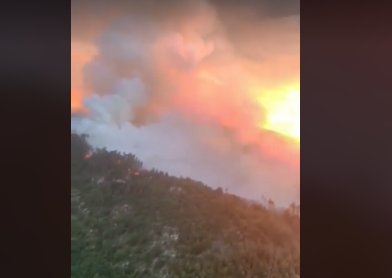 Σε εξέλιξη η πυρκαγιά στην Κόνιτσα – Φόβοι να μη φτάσει η φωτιά σε διάσπαρτα ναρκοπέδια της περιοχής