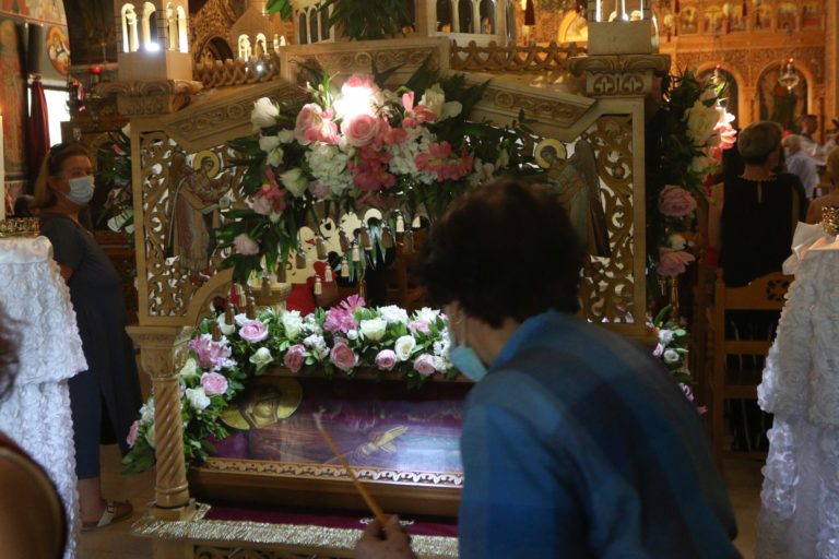 Η Ορθοδοξία γιορτάζει – Προσκύνημα πιστών στη Μεγαλόχαρη (video)