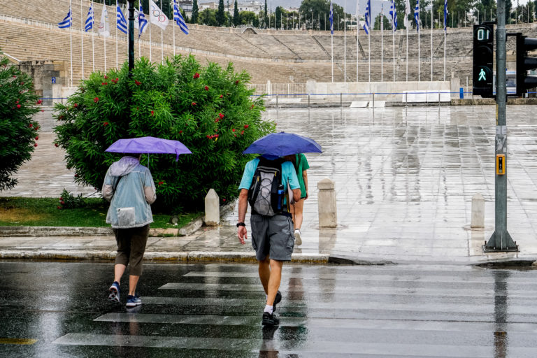 Στη δίνη της κακοκαιρίας η χώρα – Βελτίωση του καιρού από την Παρασκευή αργά το απόγευμα