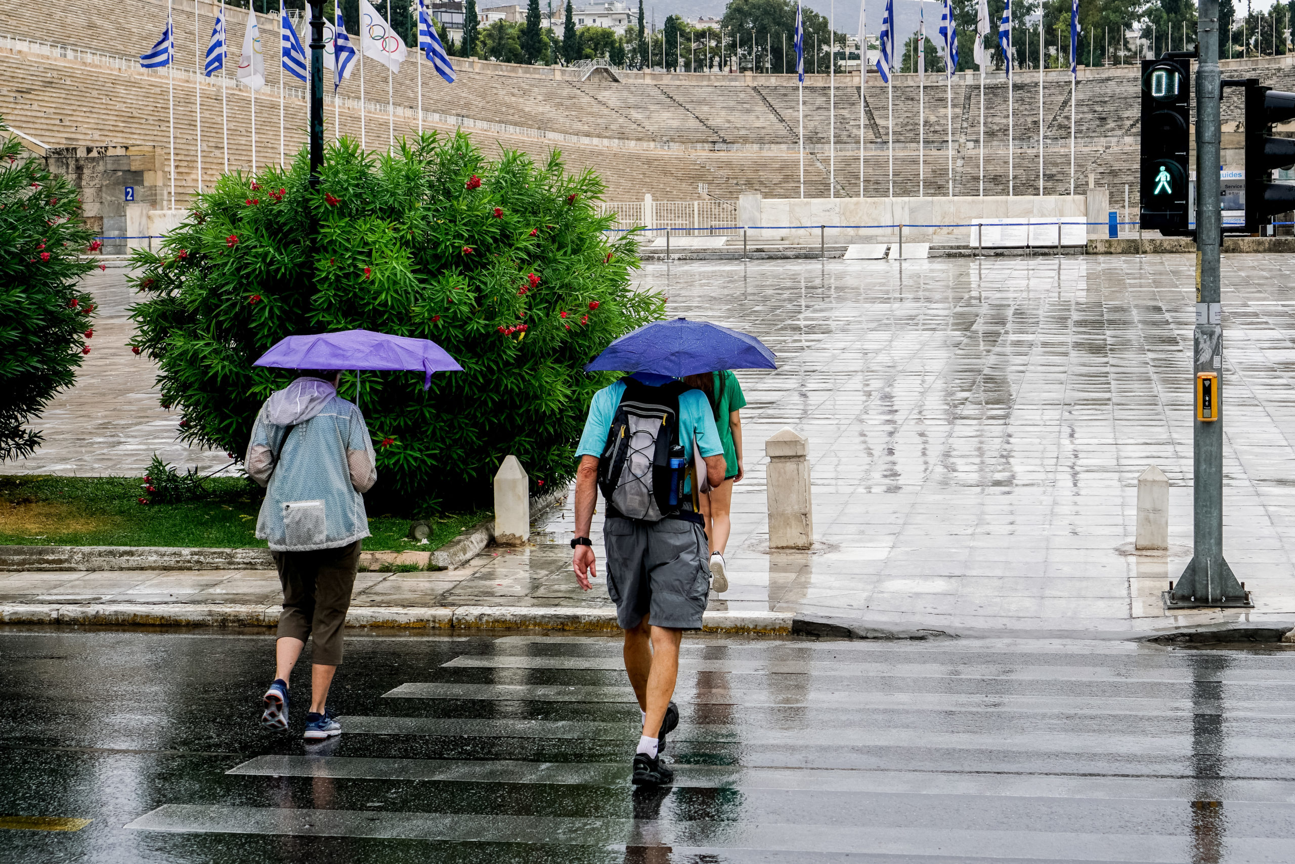 Στη δίνη της κακοκαιρίας η χώρα – Βελτίωση του καιρού από αύριο αργά το απόγευμα