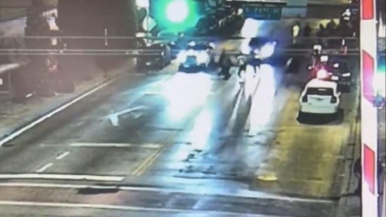 Σικάγο: Οδηγός «δολοφονεί» με το ΙΧ του τρεις πεζούς που λογομαχούσαν σε λεωφόρο – Σκληρό βίντεο