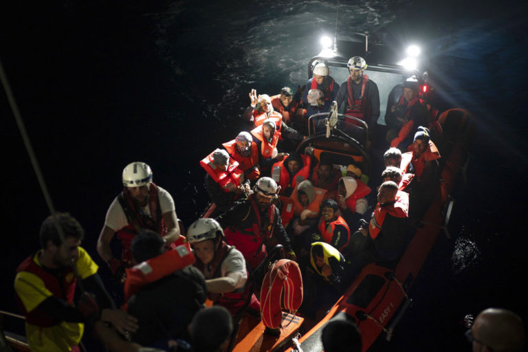 Λιβύη: Πέντε νεκροί και 16 αγνοούμενοι από ανατροπή σκάφους με μετανάστες