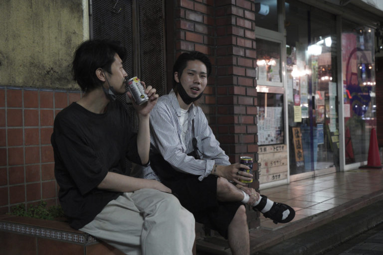 Οι ιαπωνικές αρχές ενθαρρύνουν τους νέους να πίνουν περισσότερο σάκε