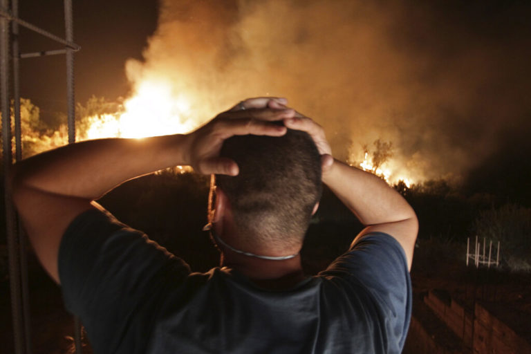 Αλγερία: Τουλάχιστον 26 νεκροί από τις δασικές πυρκαγιές
