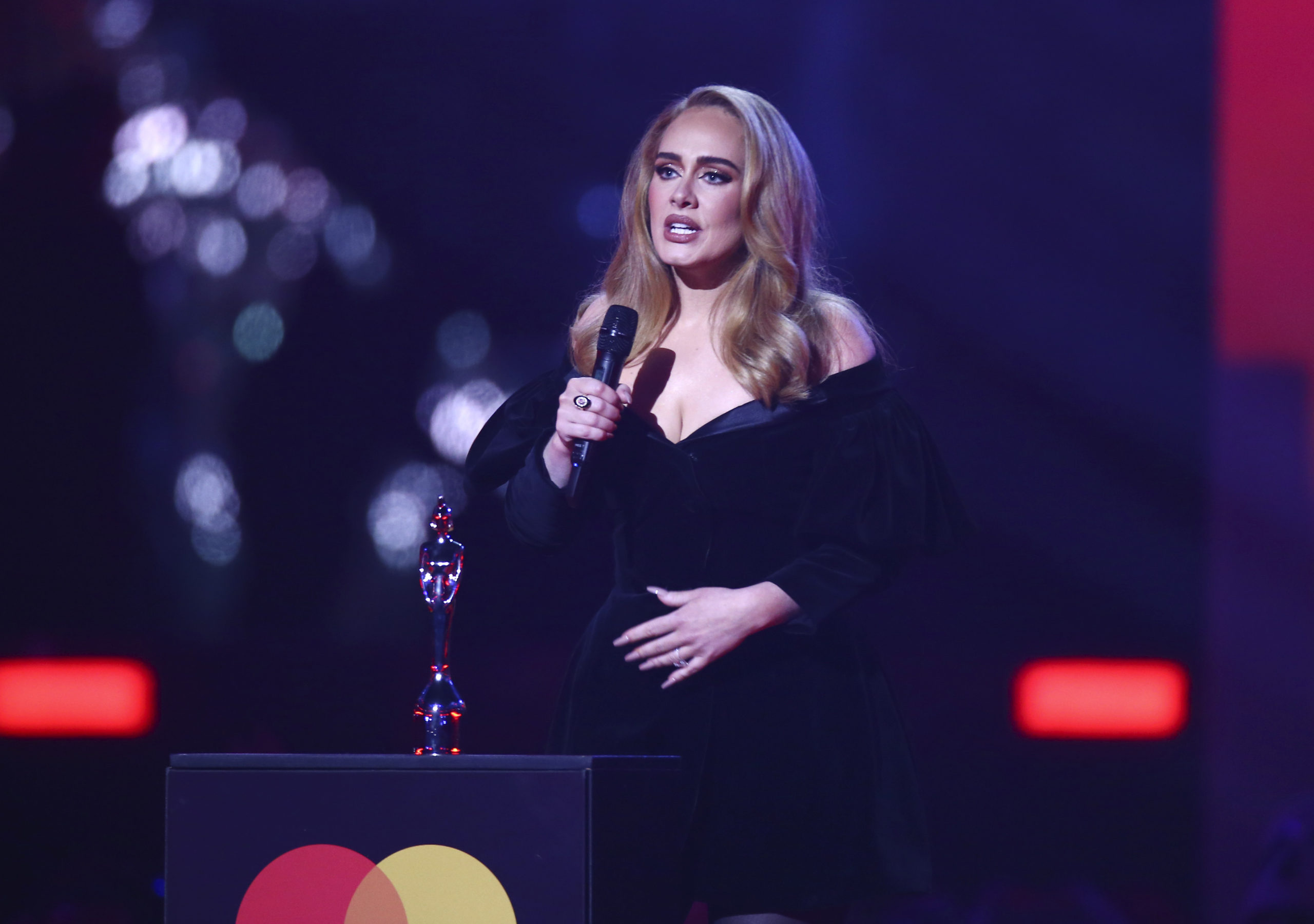 Η εξομολόγηση της Adele για την ακύρωση των παραστάσεων της και τον νέο της σύντροφο