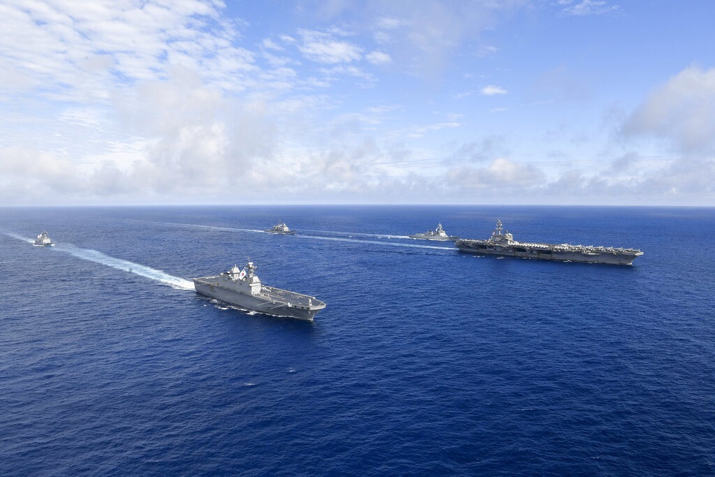 Αμερικανικά πολεμικά πλοία πλέουν κοντά στην Ταϊβάν