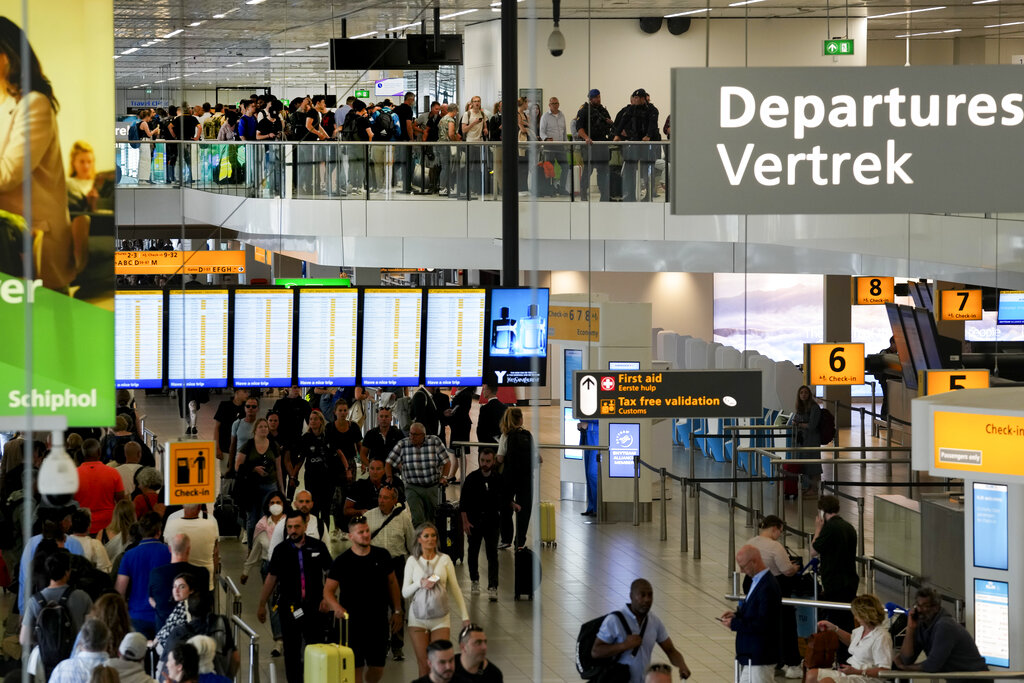 Άμστερνταμ: Παρατείνεται μέχρι τον Οκτώβριο το πλαφόν επιβατών στο αεροδρόμιο Σίπχολ