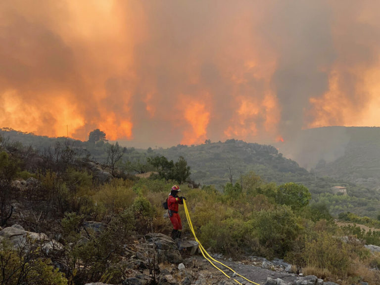 Πορτογαλία: Αναζωπυρώθηκε η πυρκαγιά στον εθνικό δρυμό της Σέρα ντα Εστρέλα