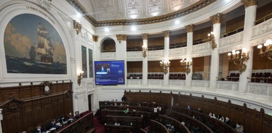 Χιλή: Γροθιές και κλωτσιές μεταξύ κοινοβουλευτικών στο Κογκρέσο -Αυξάνεται η ένταση πριν το δημοψήφισμα για το νέο Σύνταγμα