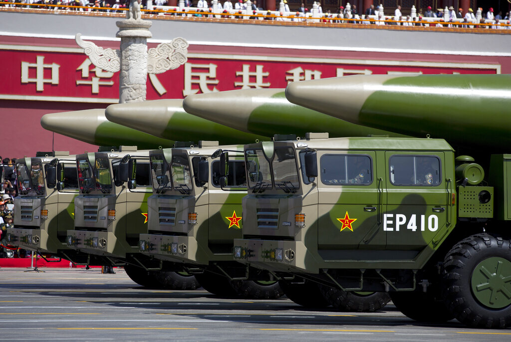 Πέντε κινεζικοί βαλλιστικοί πύραυλοι φαίνεται ότι προσγειώθηκαν στην ΑOZ της Ιαπωνίας