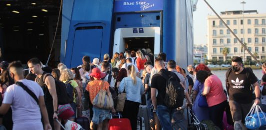 Εγκαταλείπουν την Αθήνα & τα μεγάλα αστικά κέντρα οι τελευταίοι εκδρομείς ενόψει Δεκαπενταύγουστου