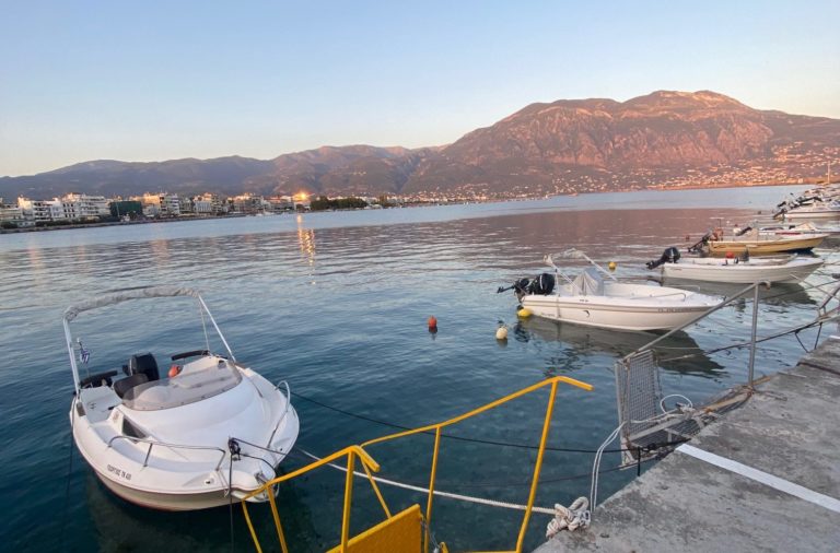 Καλαμάτα: Έκλεβαν καύσιμα από βάρκες και γέμιζαν το όχημα τους