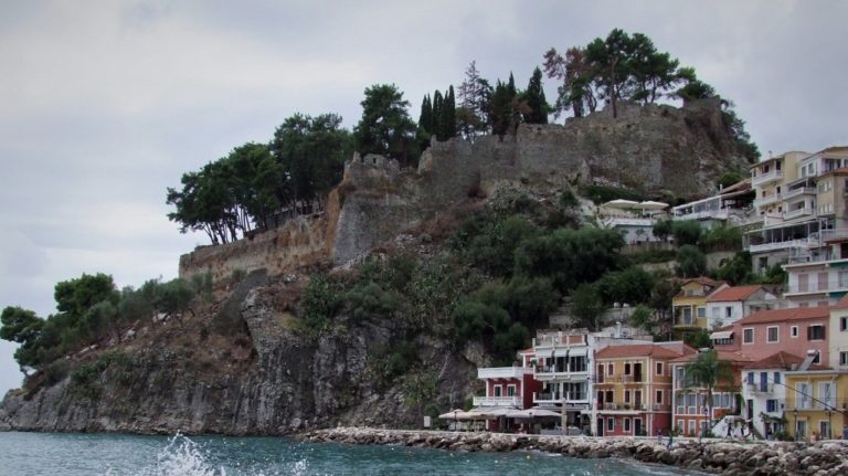 «Εκκλησιάζουσες» σε Νεκρομαντείο και Κάστρο Πάργας