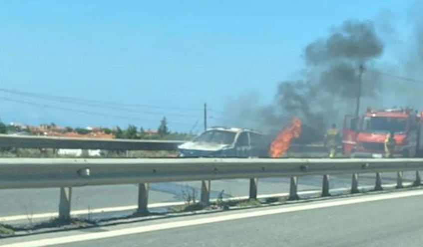 Χαλκιδική: Μποτιλιάρισμα στην εθνική οδό Θεσσαλονίκης-Μουδανιών  μετά από πυρκαγιά σε ΙΧ