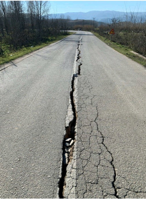 Αποκατάσταση του δρόμου Μεσοχώρι-Βλαχογιάννι-Βαρκός που είχε πληγεί από το σεισμό