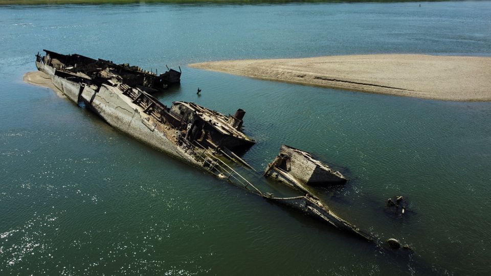 Η στάθμη του Δούναβη έπεσε δραματικά και εμφανίστηκαν γερμανικά πολεμικά πλοία, βυθισμένα από το 1944