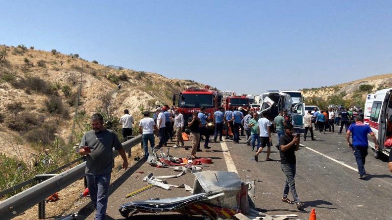Τουρκία: Τραγικό δυστύχημα σε αυτοκινητόδρομο με τουλάχιστον 16 νεκρούς και 22 τραυματίες