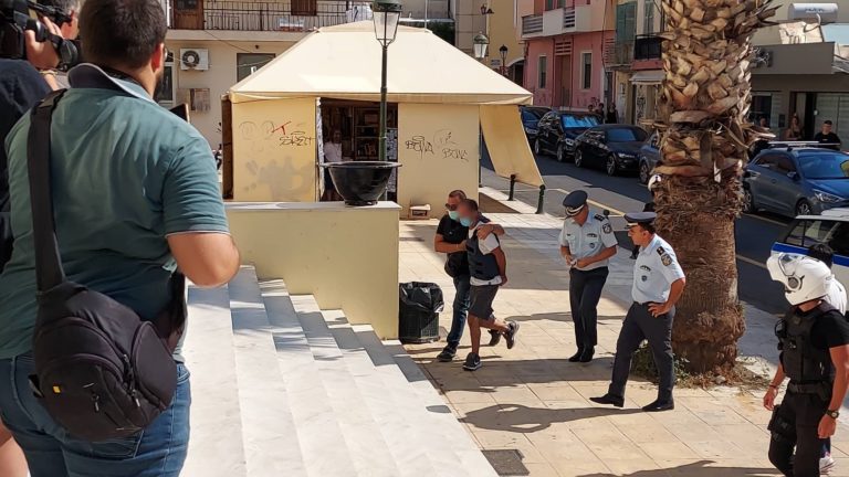 Ζάκυνθος: Προφυλακιστέος ο καθ’ ομολογίαν συζυγοκτόνος – Επικαλέστηκε ψυχιατρικά προβλήματα (βίντεο)