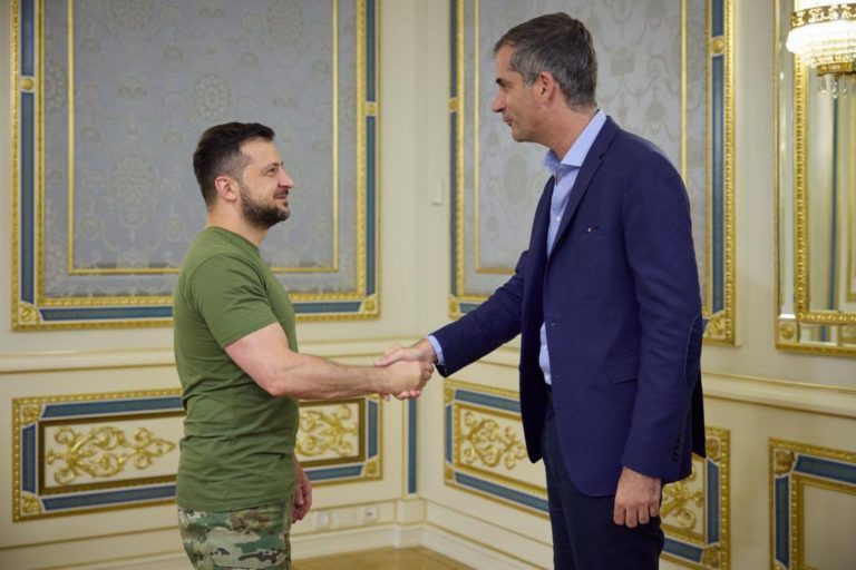 Oυκρανία: Συνάντηση με Ζελένσκι και Κλίτσκο είχε ο Κ. Μπακογιάννης – Υπεγράφη μνημόνιο για ανοικοδόμηση της χώρας
