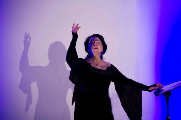 «Δυο γυμνά άσπρα χέρια» με την Μελίνα Μποτέλλη στο Φουαγιέ ΕΜΣ