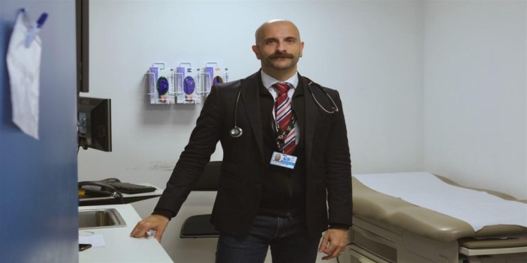 Ο ομογενής γιατρός, Δημήτρης Δασκαλάκης, ανάμεσα στους συντονιστές για την αντιμετώπιση της ευλογιάς των πιθήκων στις ΗΠΑ