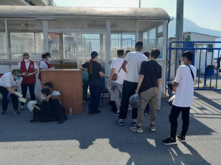 Καλαμάτα: Στο λιμάνι έφθασαν 29 μετανάστες