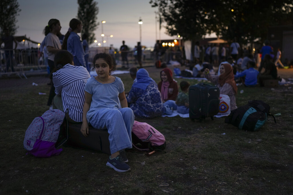 Ολλανδία: Εκατοντάδες αιτούντες άσυλο απομακρύνθηκαν από υπερπλήρες κέντρο υποδοχής