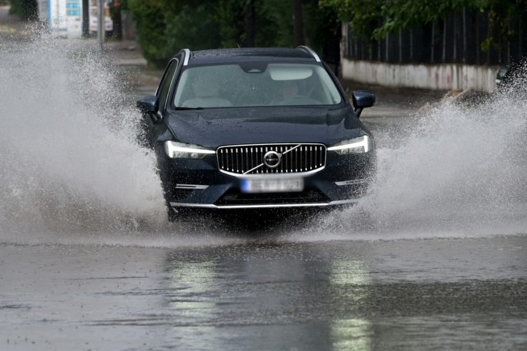 Έντονα καιρικά φαινόμενα σε περιοχές της Αθήνας – Οι οδηγίες του υπουργείου