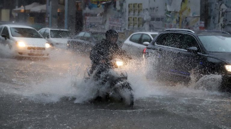 Σφοδρή κακοκαιρία: Οδηγίες από την Πολιτική Προστασία – Τι πρέπει να προσέχουμε