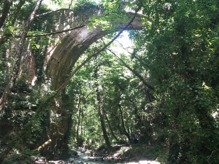 Μεσσηνία: Aποκατάσταση του πέτρινου δίτοξου γεφυριού μεταξύ Καρβελίου και Λαδά στον Ταΰγετο
